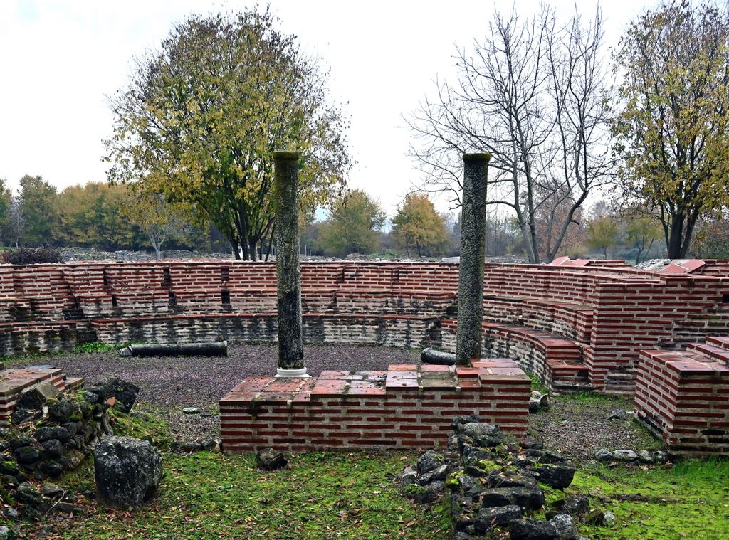 Der rekonstruierte Odeion in der archäologischen Stätte von Dion