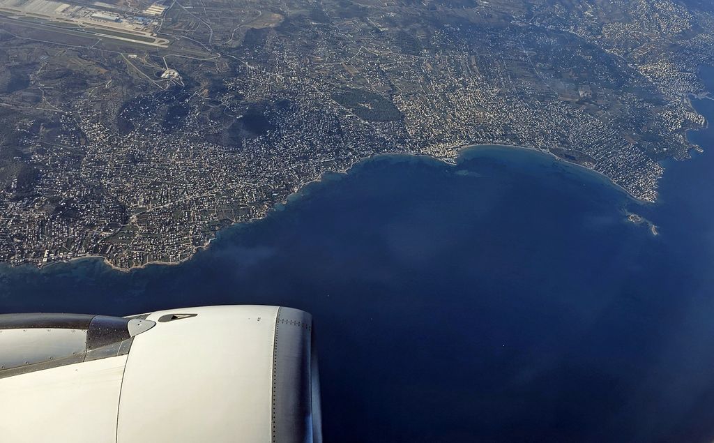 Die Küste von Griechenland auf dem Flug von Athen nach Frankfurt am Main