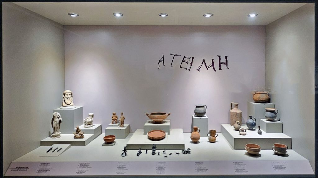 Artefakte im Archäologischen Museum in Ephesus