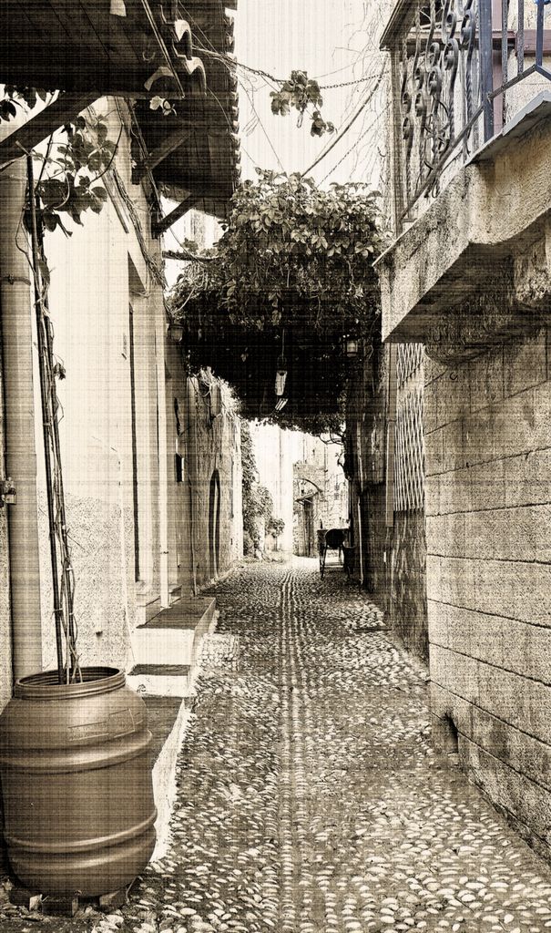 Eine enge Gasse in der Altstadt von Rhodos (Stadt) auf Rhodos