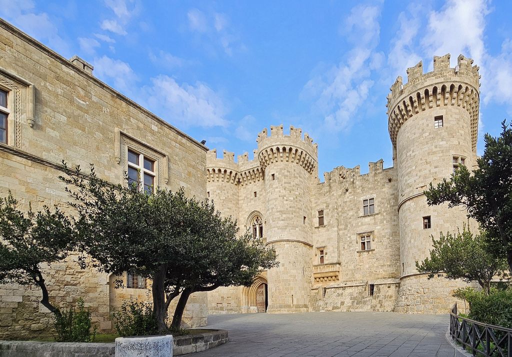 Der Großmeisterpalast des Johanniterordens in Rhodos (Stadt) auf Rhodos