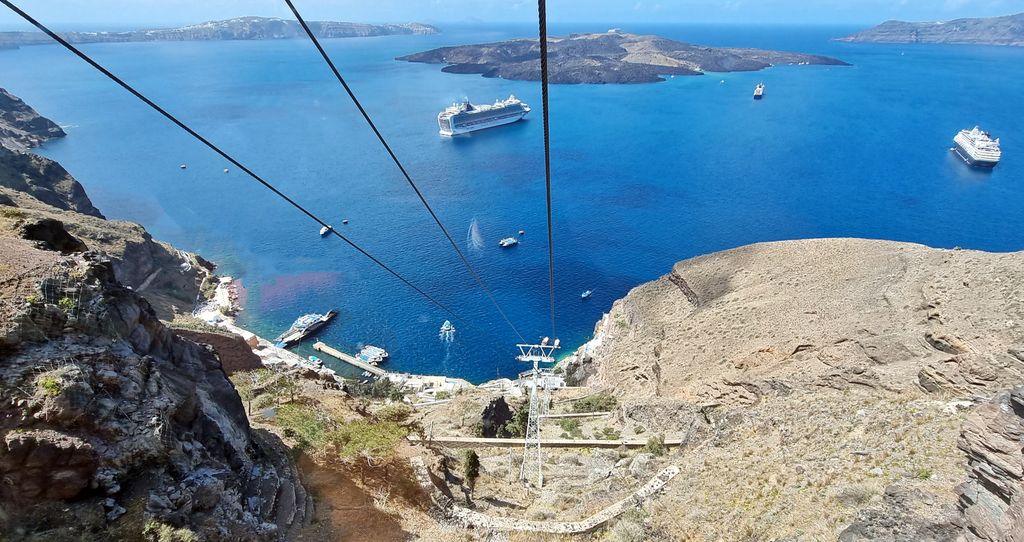 Die Seilbahn auf Santorin von Thira zum Hafen