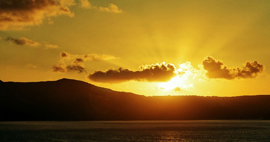 Auf Santorin geht die Sonne unter