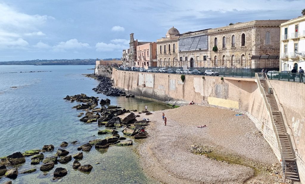 Der Stadtstrand von Syrakus