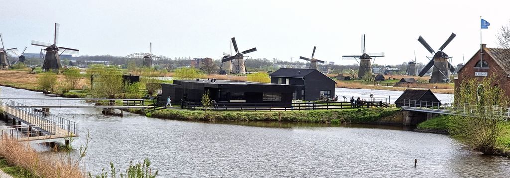 Der Eingang zu den Windmühlen in Kinderdijk