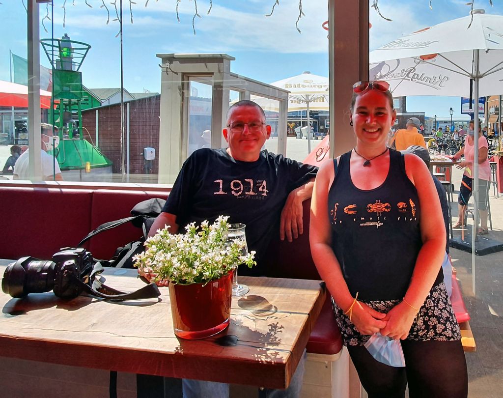 Mandy und Zinni bei Gosch auf Sylt