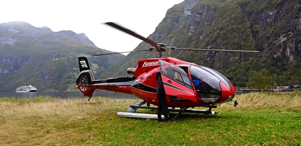 Der Hubschrauber der Fonnafly Helifly in Geiranger