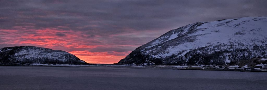 Abendrot auf der Fahrt von Alta zu den Lofoten