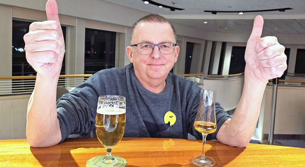 Zinni mit Bier und Grappa auf der HANSEATIC nature