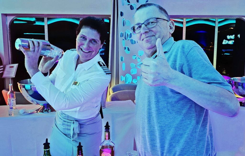 Officers Cocktail Shake auf der HANSEATIC nature