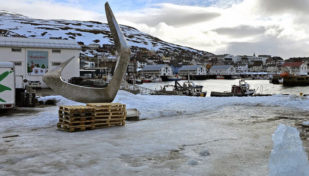 Eine unbekannte Skulptur in Honningsvåg