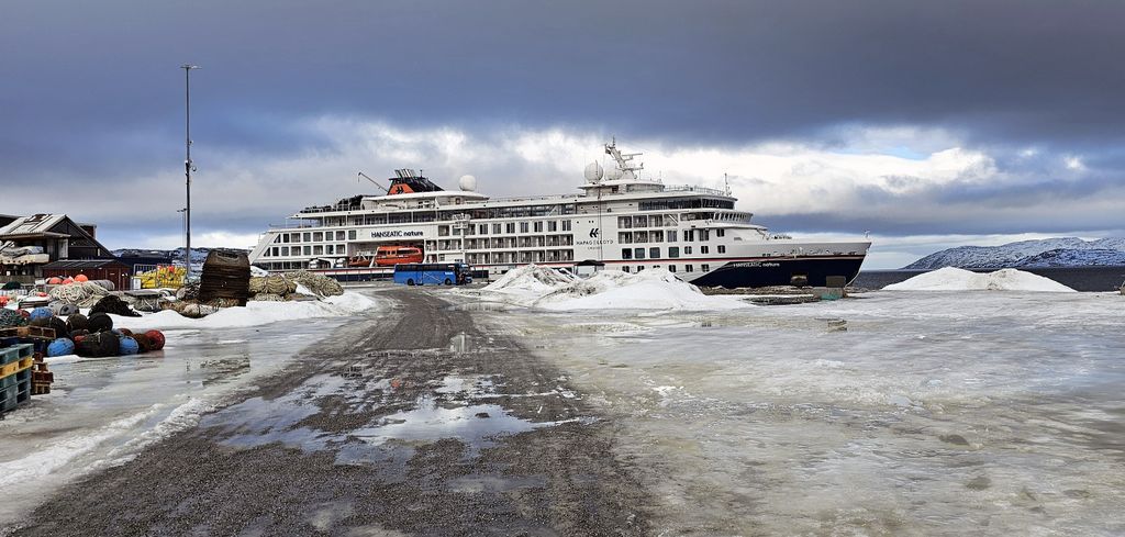 Die HANSEATIC nature im Hafen von Kirkenes