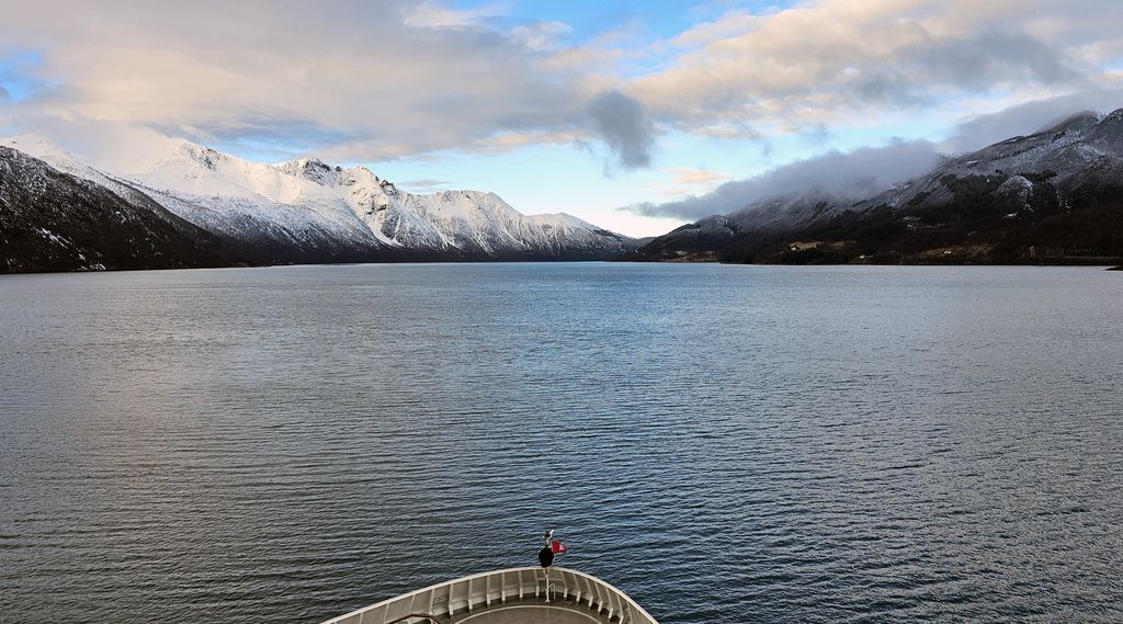 Die HANSEATIC nature auf dem Weg zum Svartisen