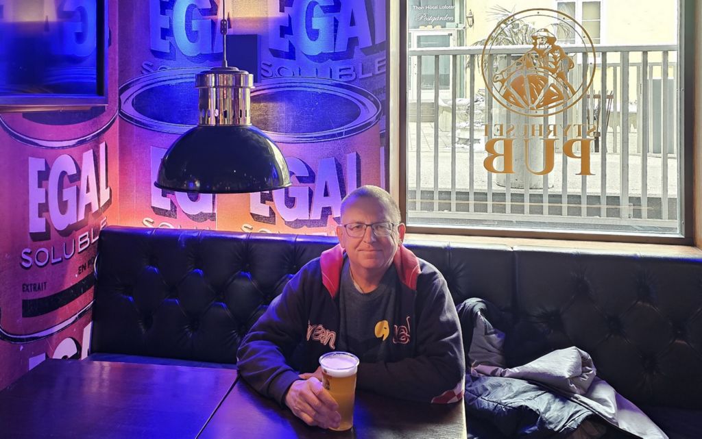 Zinni im Styrhuset Pub in Svolvær
