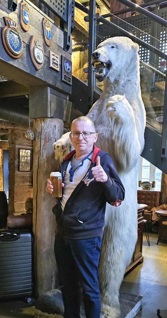 Zinnis aussichtsloser Kampf im Rorbua Pub in Tromsö