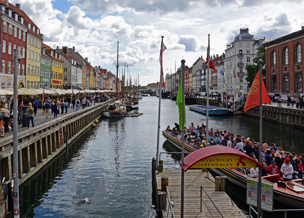 Ausflugsboot im Nyhavn / Kopenhagen