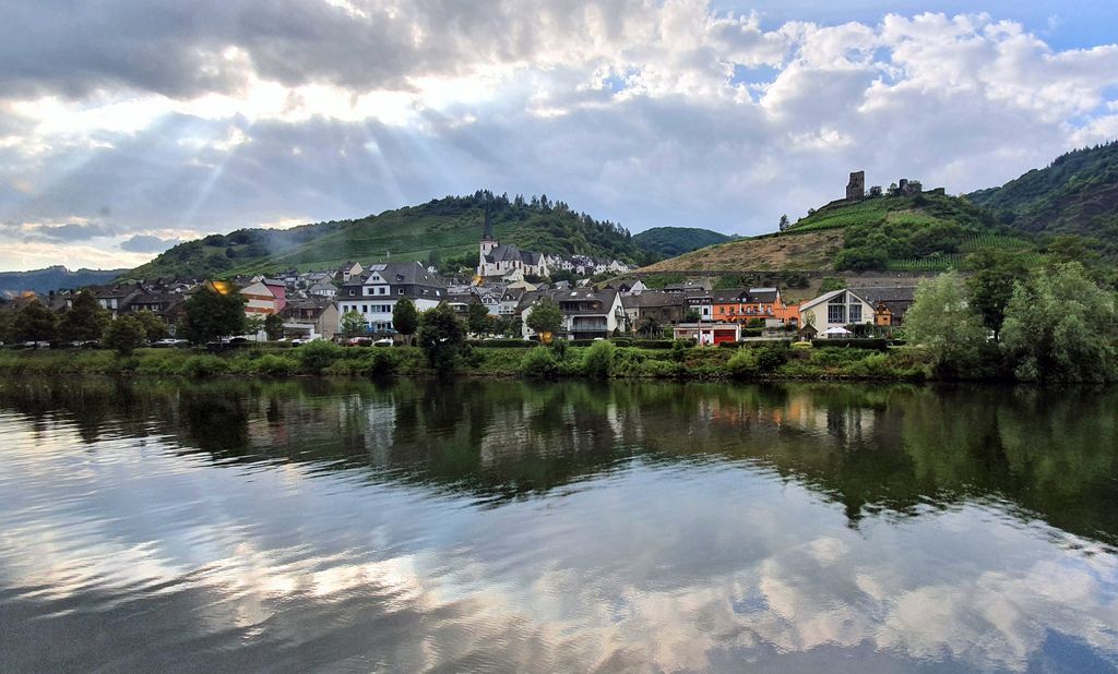 Klotten und die Burgruine Coraidelstein