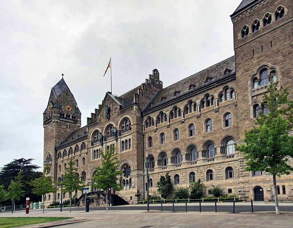 Das preußische Regierungsgebäude in Koblenz