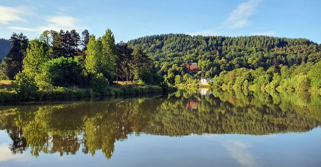 Spiegelungen auf der Mosel in Mettlach