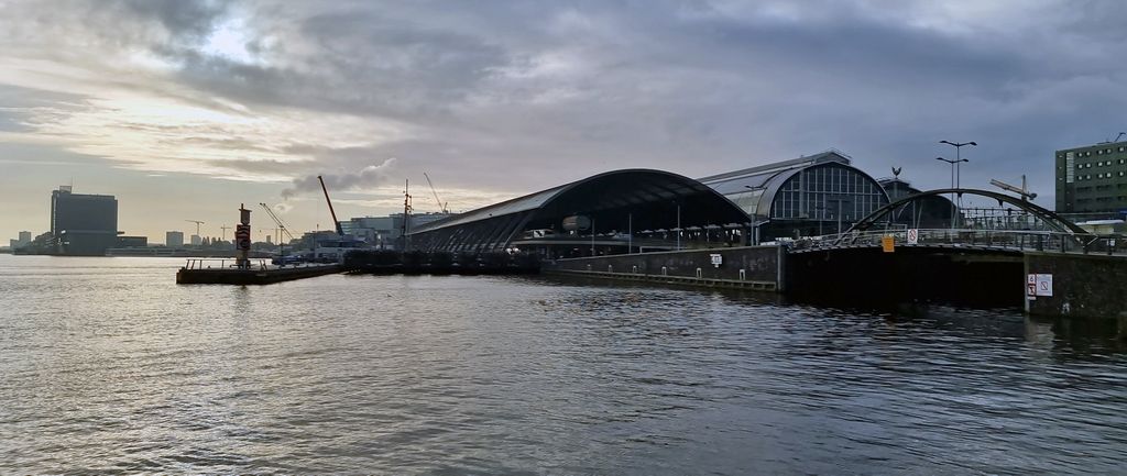 Der Hauptbahnhof von Amsterdam