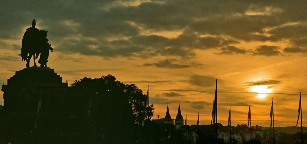 Das deutsche Eck am Abend in Koblenz