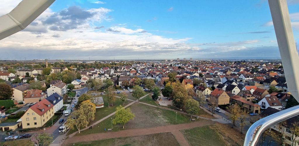 Blick auf Hochheim und das Marktgelände