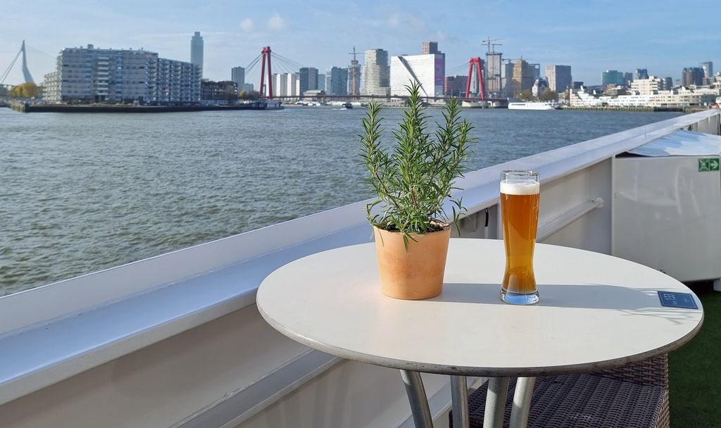 Weizenbier auf der MS A-ROSA Flora in Rotterdam