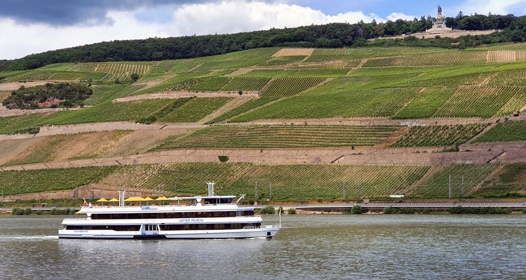 Blick auf das Niederwalddenkmal in Rüdesheim