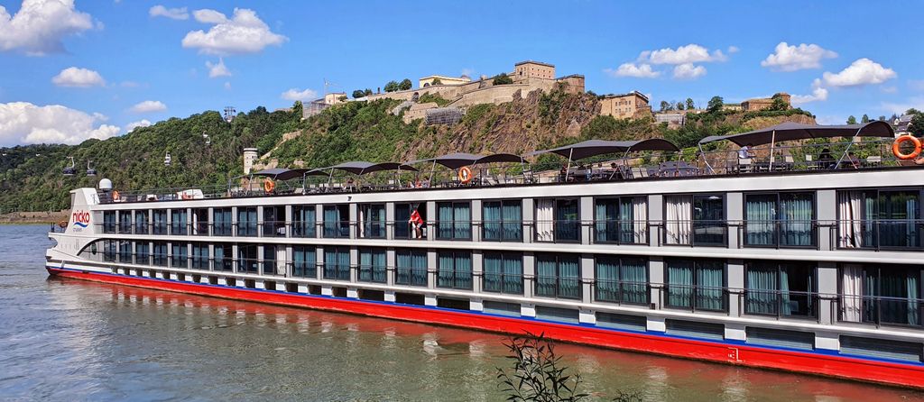 Die nickoVISION vor der Festung Ehrenbreitstein in Koblenz