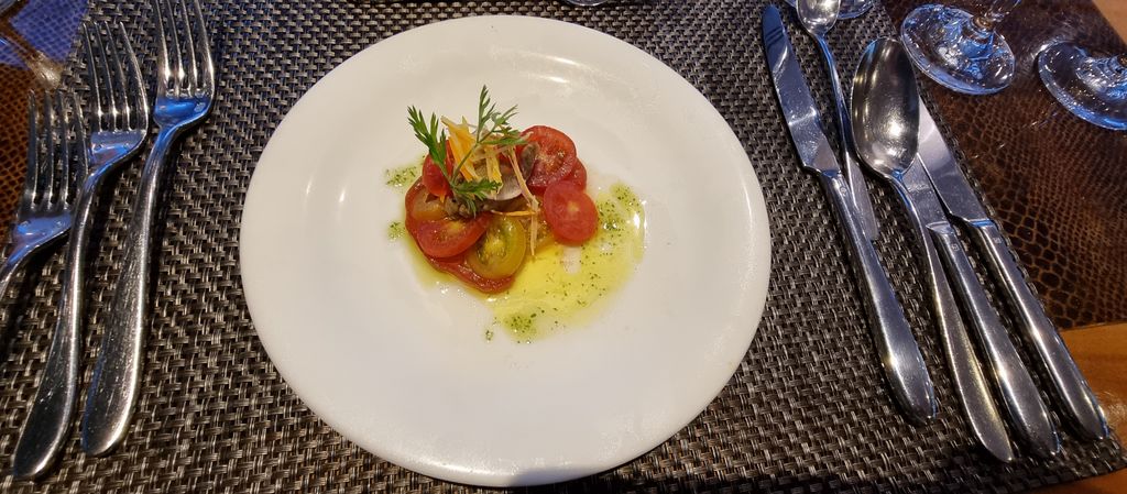 Heirloom Tomato Carpaccio & Eggplant Caviar auf der MS AmaPrima