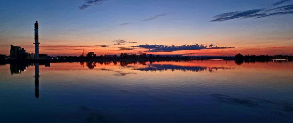 Sonnenuntergang während der Kreuzfahrt der AmaCerto den Rhein entlang