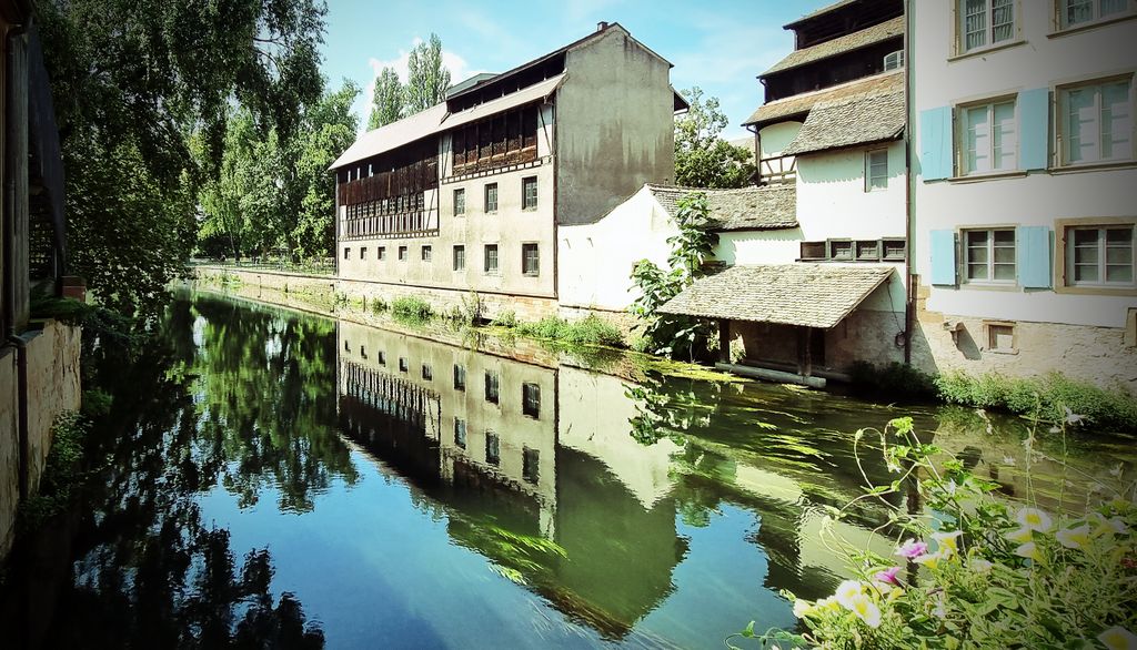 Ein Kanal im Viertel La Petite France in Straßburg