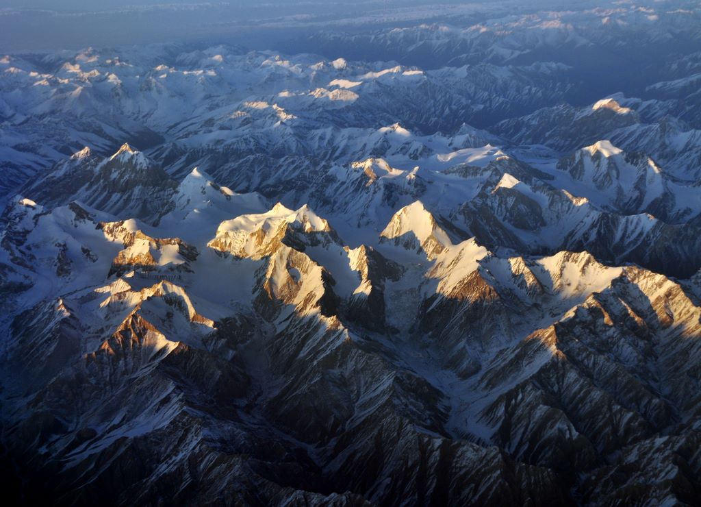 Flug nach Hause über dem Himalaja-Gebirge