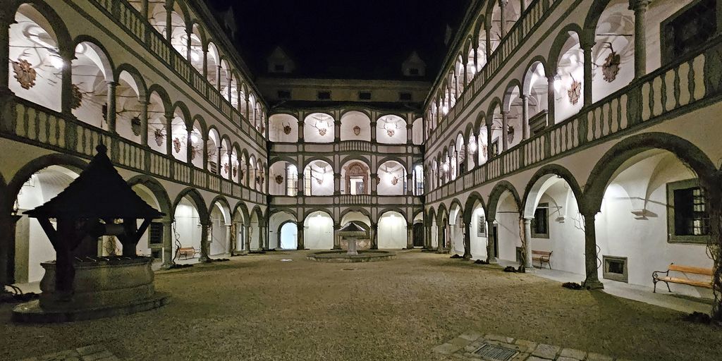 Das Schloss Greinburg am Abend