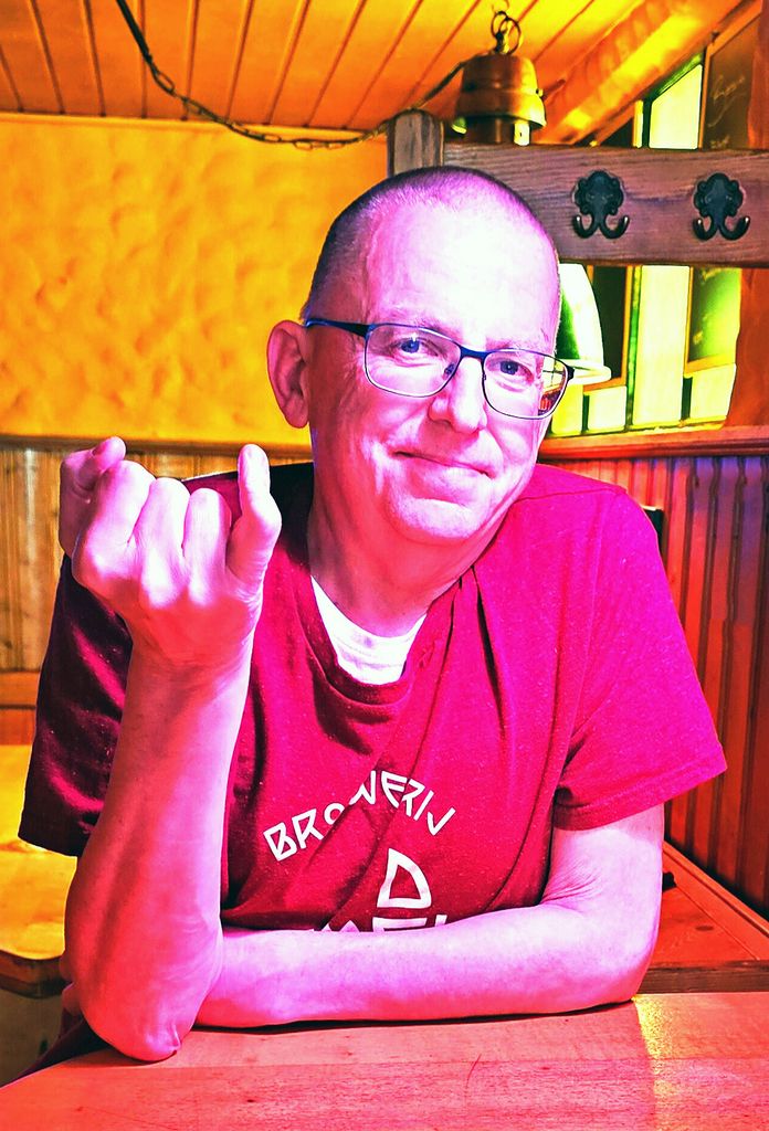 Zinni mit seinem Morbus-Dupuytren-Finger