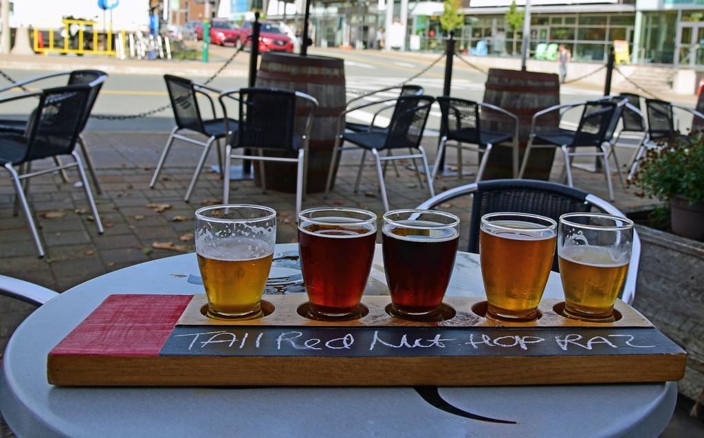 Bierprobe in der Garrison Brewing Company in Halifax