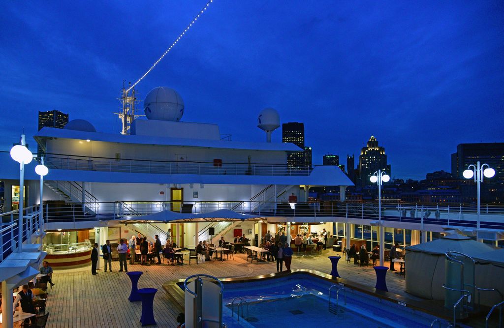 Die Poolbar der MS Whisper