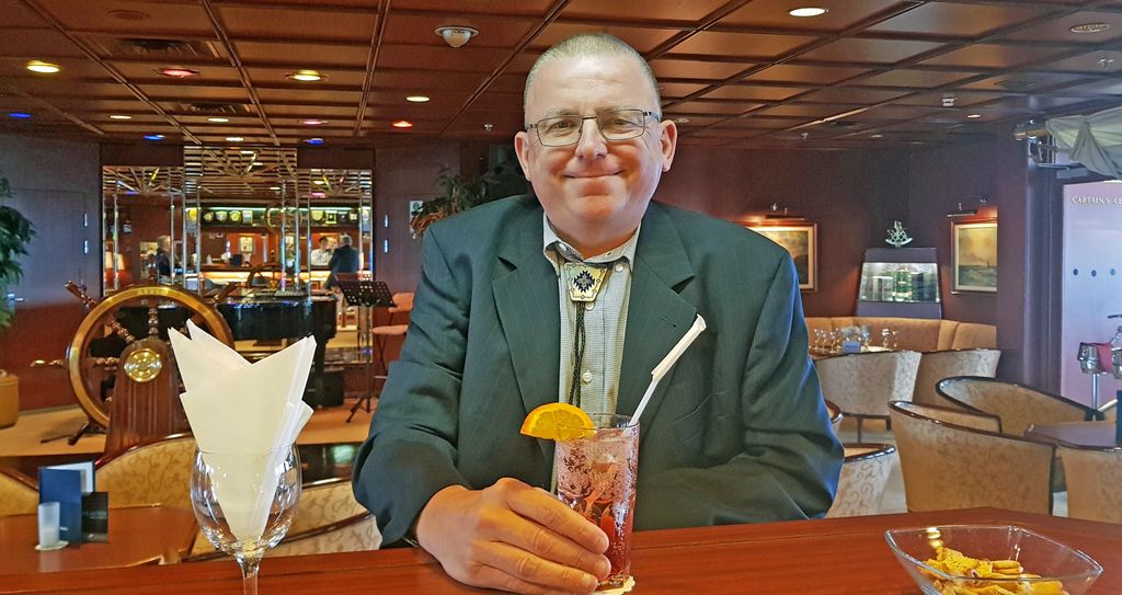 Zinni an der Bar auf der MS Astor