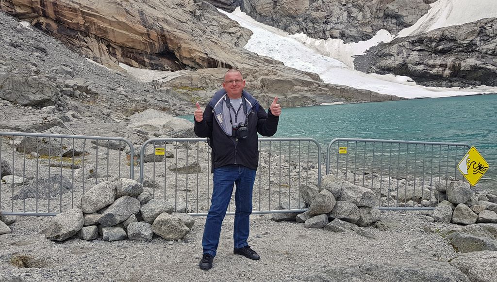 Zinni und die Briksdalsbreen-Gletscherzunge