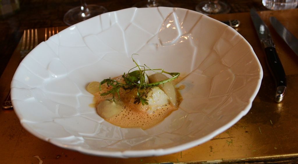 Der zweite Fischgang im Restaurant G.A. / Manoir de R&eacute;tival