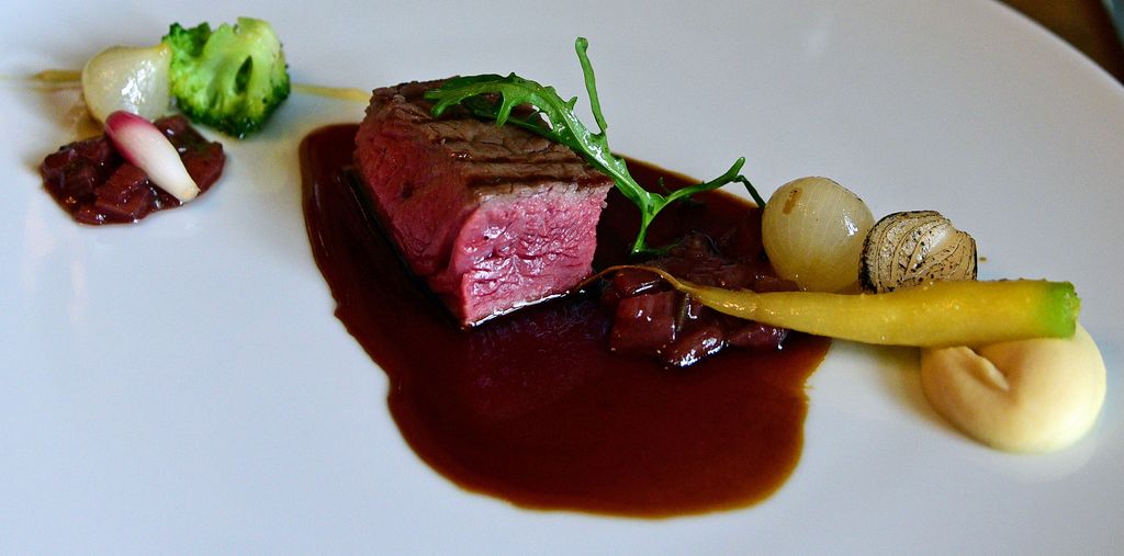 Das Cidre-Beef im Restaurant G.A. / Manoir de R&eacute;tival