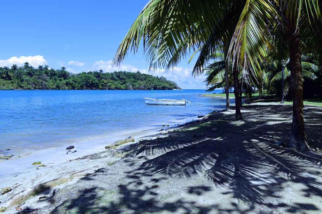 Der kleine Strand an der Anlegestelle der MS Hamburg, Port Antonio