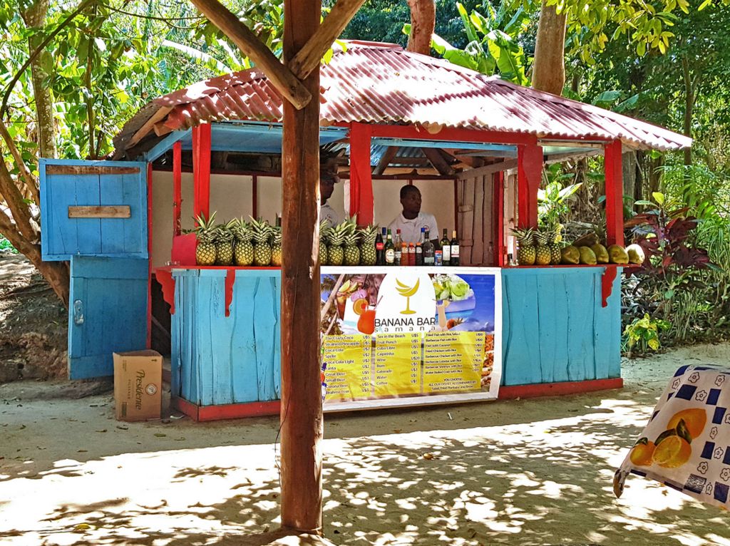 Der SPS (<b>S</b>chnaps-<b>P</b>robier-<b>S</b>tand) von Isla Cayo Levantado